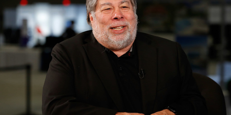 Apple Co-Founder Steve Wozniak Says He's 'Disappointed' By AI, Rarely Uses It